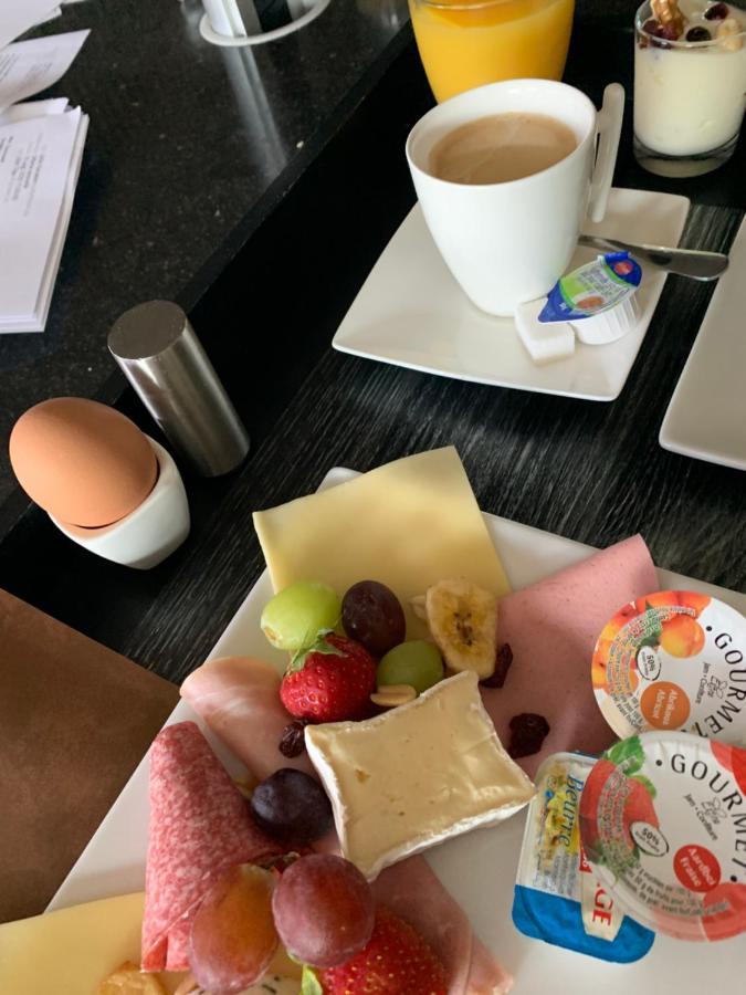 Maison Beau Bed & Breakfast Zonhoven Bagian luar foto