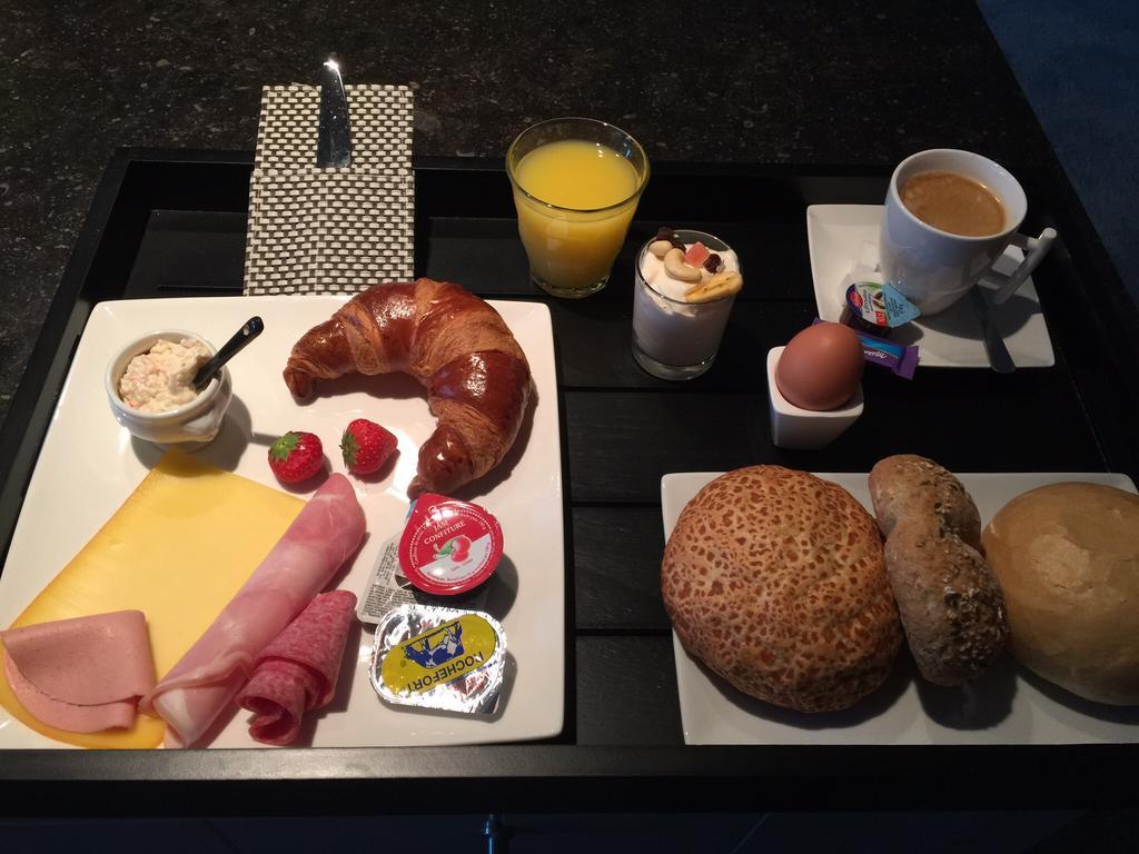 Maison Beau Bed & Breakfast Zonhoven Bagian luar foto
